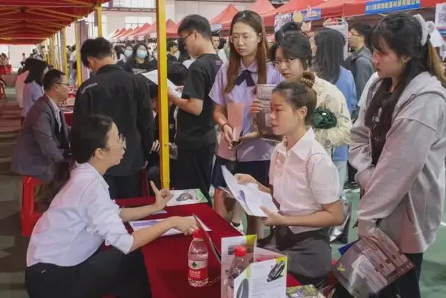 广州华立学院2024年普通本科批物理、历史类投档结果公布(图6) 广州华立学院2024年普通本科批物理、历史类投档结果公布(图6)